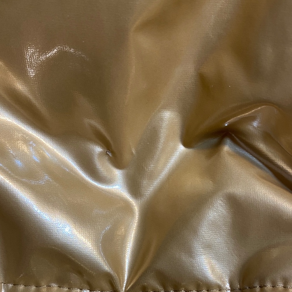 Metallic Gold Cropped Puffer Jacket - Women - Picture 6 of 7